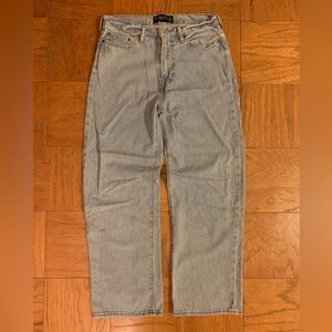 Abercrombie and Fitch Lightweight Baggy Jean - Lightwash - 30x32